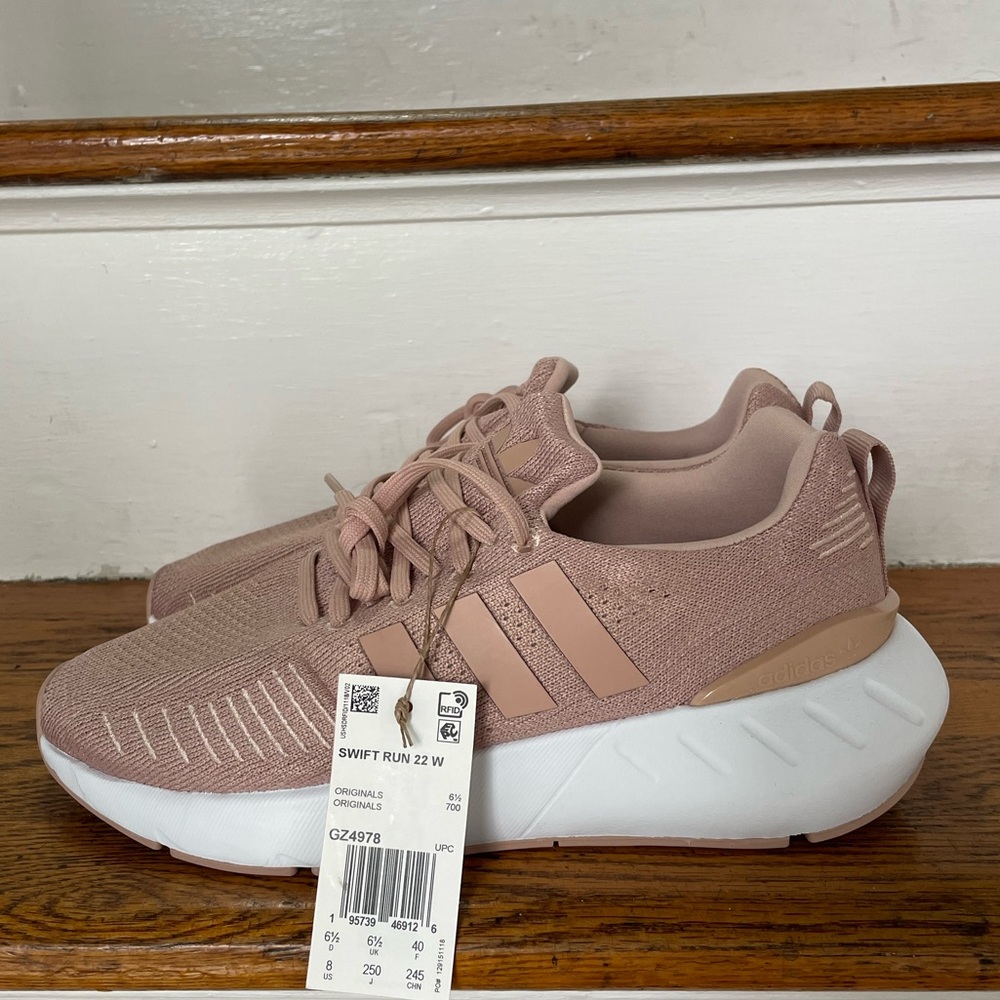 Nwt Adidas Swift Run 22 women’s size 8